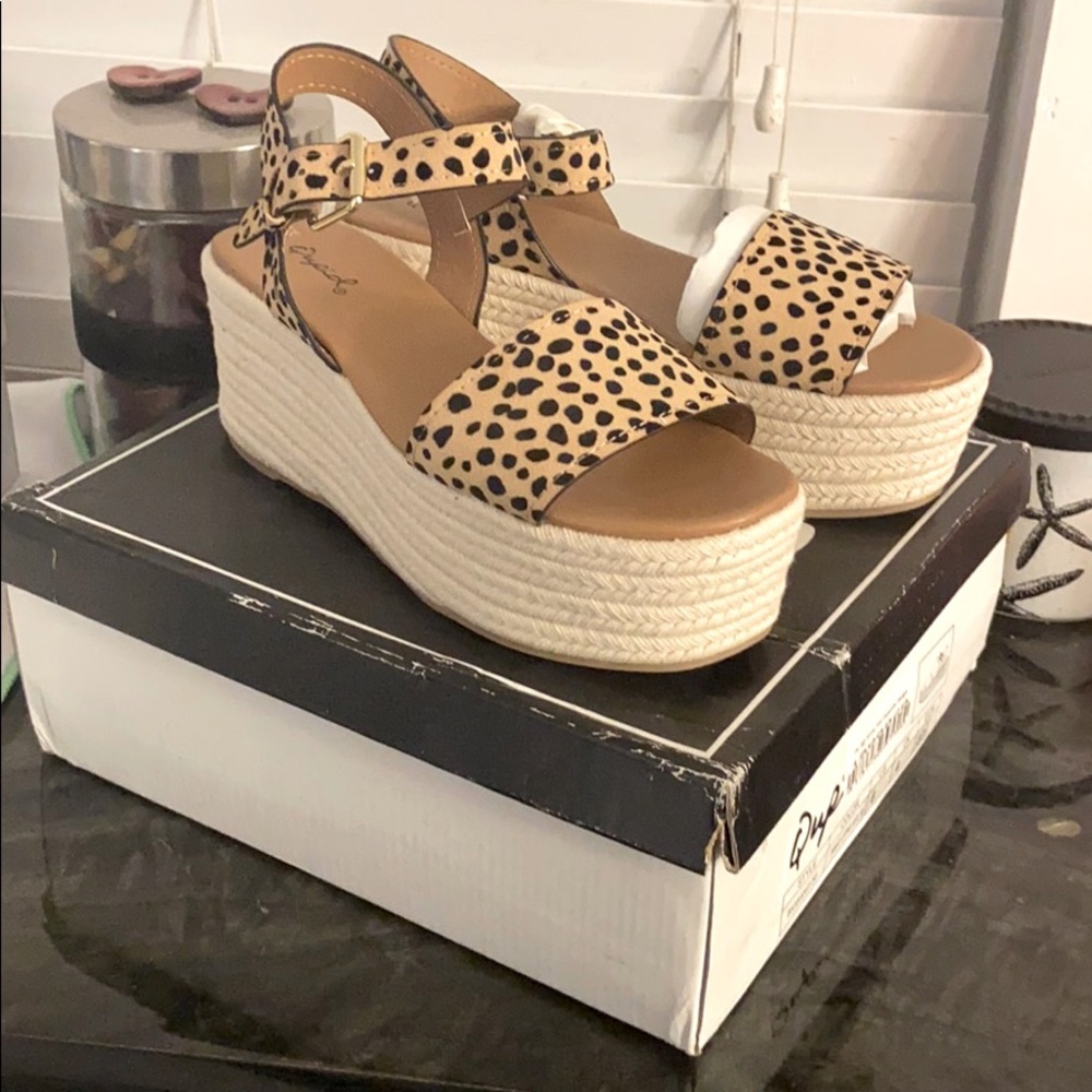 💕Leopard Espadrille Wedges Size 6